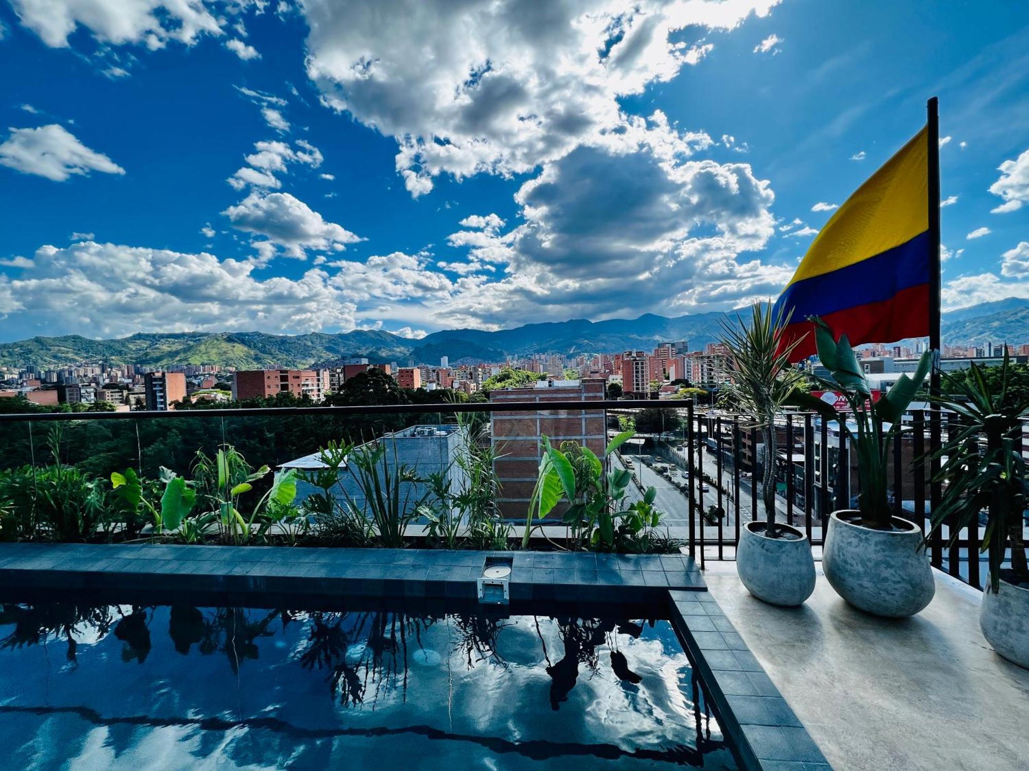 Los Patios Cool Living Medellin Bagian luar foto