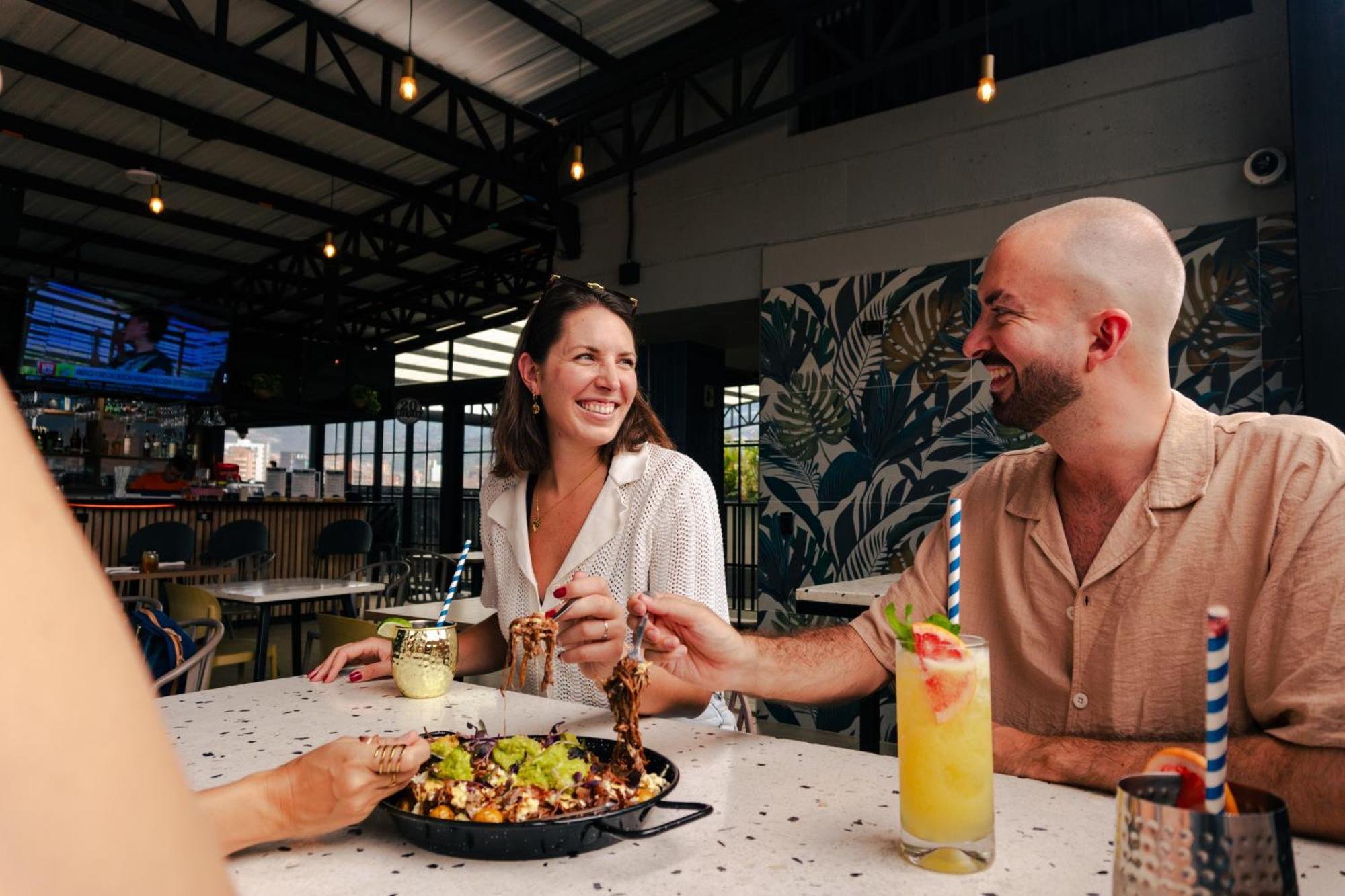 Los Patios Cool Living Medellin Bagian luar foto